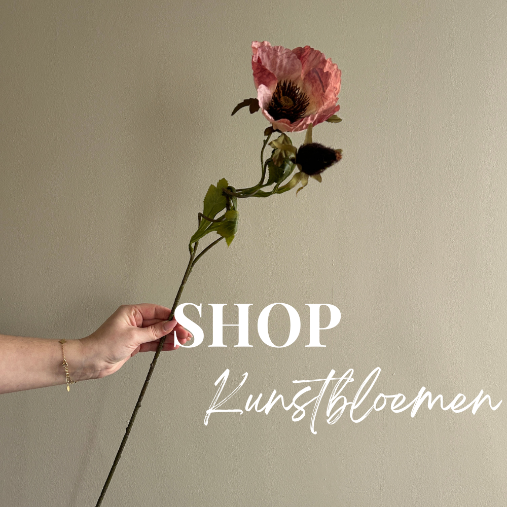 Kunstbloemen en takken