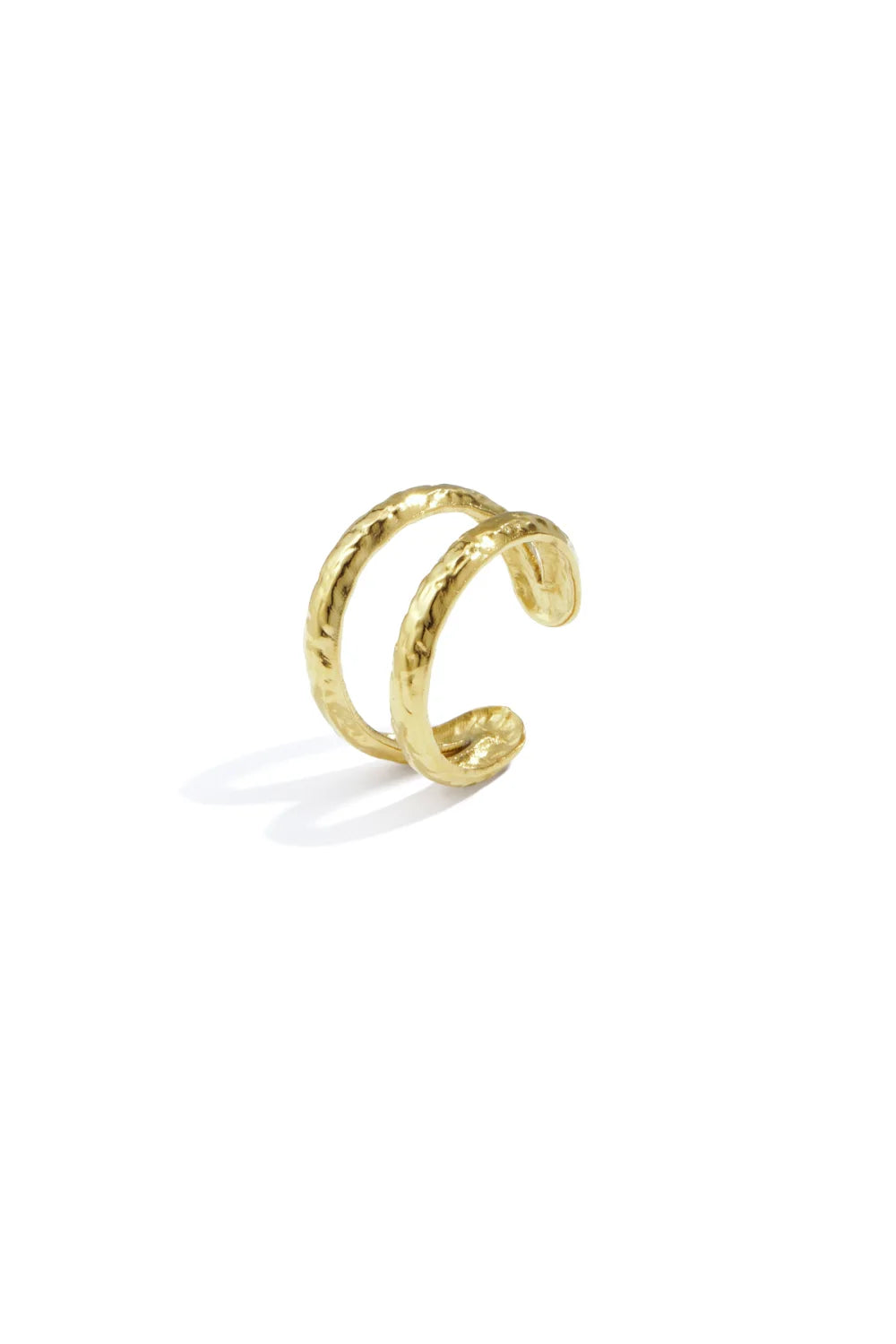 Gouden stainless steel earcuff met dubbele lijnen in minimalistisch design – Mysa Lifestyle
